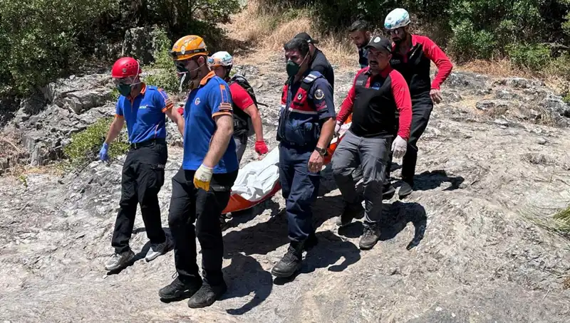 Kayalıkların Arasında Gizemli Ölüm: Tatil Cenneti Korkuyla Sarsıldı