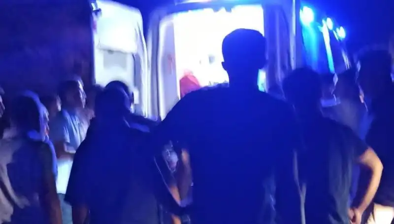 Otomobil Uçuruma Yuvarlandı: Sürücü Hayatta Kalmayı Başardı