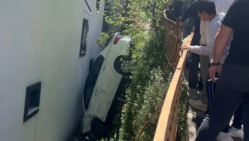 Kağıthane'deki Olayda Metrelerce Sürüklenen Araç Biçildi: Korku Dolu Anlar
