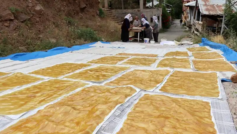Dev Kazanlarla Odun Ateşinde Hazırlanan Geleneksel Lezzetler Kışı Şenlendiriyor