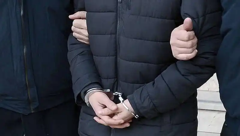 Sakarya'da 32 Yıldır Aranılan Suçlu Polise Teslim Oldu