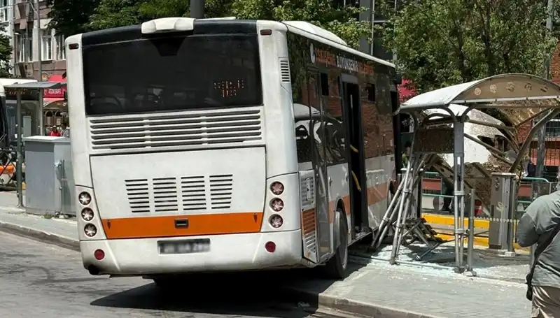 : Belediye Otobüsü Tramvay Durağına Daldı: Olayın Ayrıntıları ve Sonrası