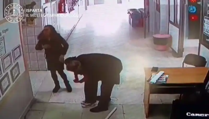 İlkokul Öğretmeni, Heimlich Manevrası ile Öğrencisini Kurtardı