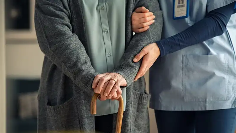 Dünyanın En Yaşlı Doktoru: 102 Yaşında Uzun Yaşamanın Sırları Neler?