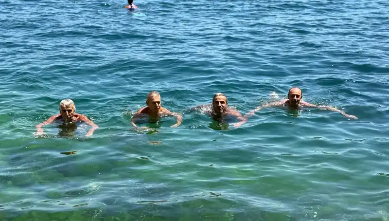 Sıcaktan Bunalanlar Plajlara Koştu: 36 Derece Termometreleri Sıcaklığı Artırıyor