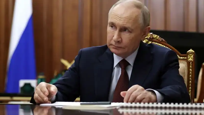 Putin'in Dijital Gulag Planı: Rusya'da Tüm Cihazlarda Güvenlik İzleme Zorunluluğu