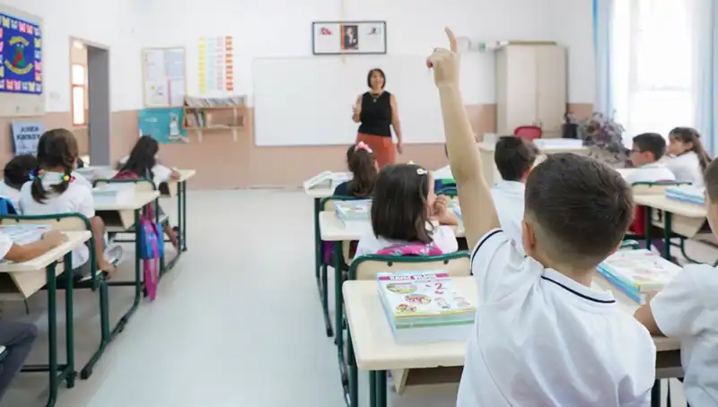 Öğretmenler Bayram İkramiyesi İçin Heyecanla Bekliyor: Ek Ders Paraları Ne Zaman Yatacak?