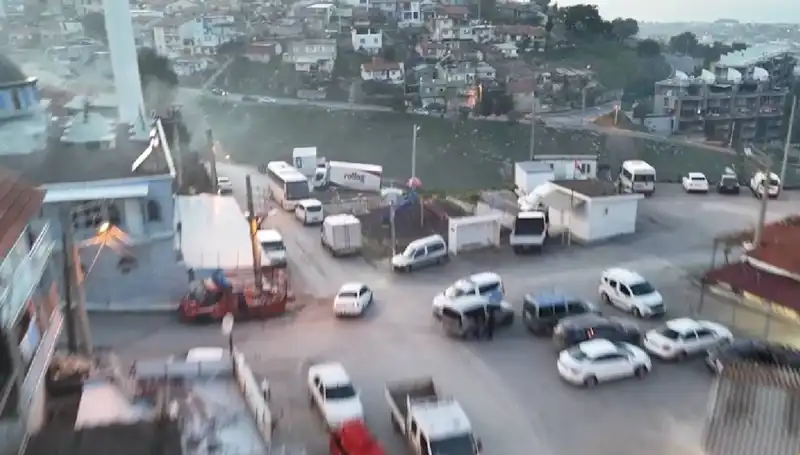 İzmir'de Gerçekleşen 99 Operasyon: 133 Gözaltı ile Büyük Çaplı Operasyon