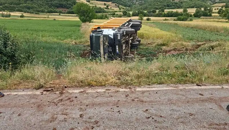 Tokat'ta Kamyon Devrildi: Şoförünün Hayatı Sonlandı