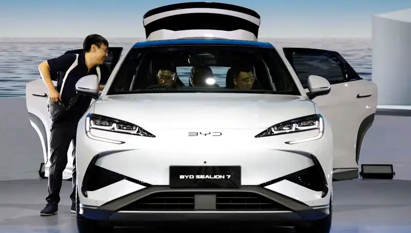 BYD, Tesla'yı Geride Bırakıyor: Satışları 100 Milyar Doları Aştı