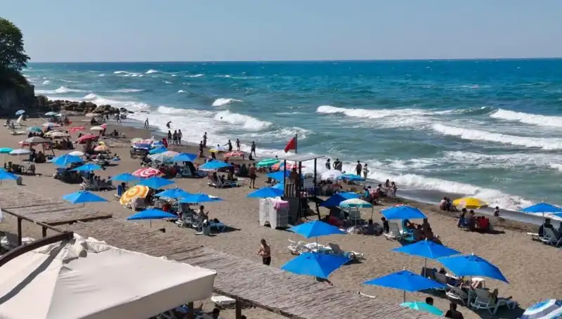 Akçakoca'da Deniz Yasağı Başladı: Nedenleri ve Sonuçları