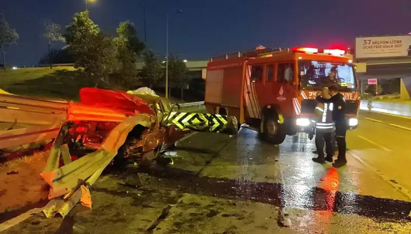 Bariyer Otomobile Saplandı: Sürücü Ağır Yaralı, Olay Anında Dehşet Yaşandı