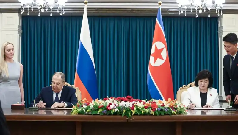 Lavrov ve Kuzey Koreli Mevkidaşı: Stratejik İş Birlikleri Hakkında Önemli Görüşme